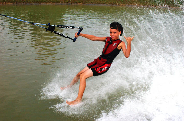 Sabes que es el water ski barefoot?